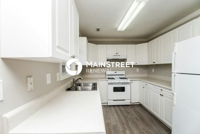 260 Omega St - Photo 7 of 17