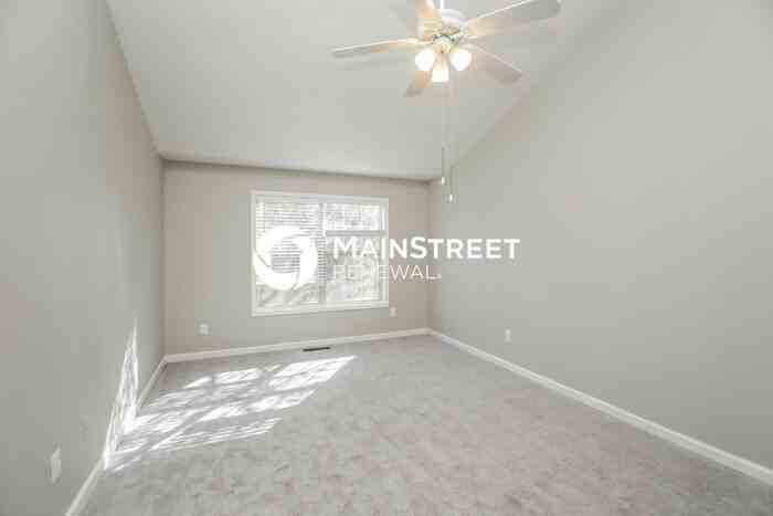 260 Omega St - Photo 7 of 17