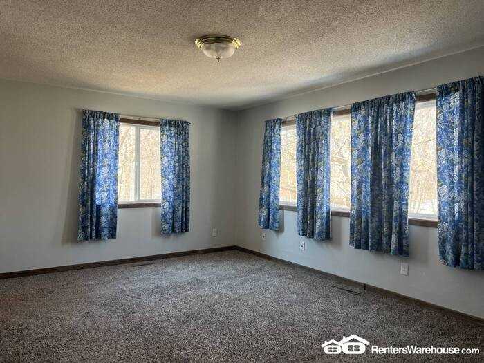 4940 115th Ave Ne - Photo 6 of 14