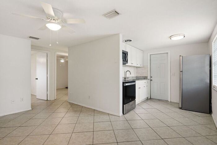 417 Milwaukee Ave - Photo 5 of 19
