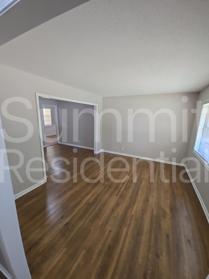 5210 Steuben Dr - Photo 7 of 16