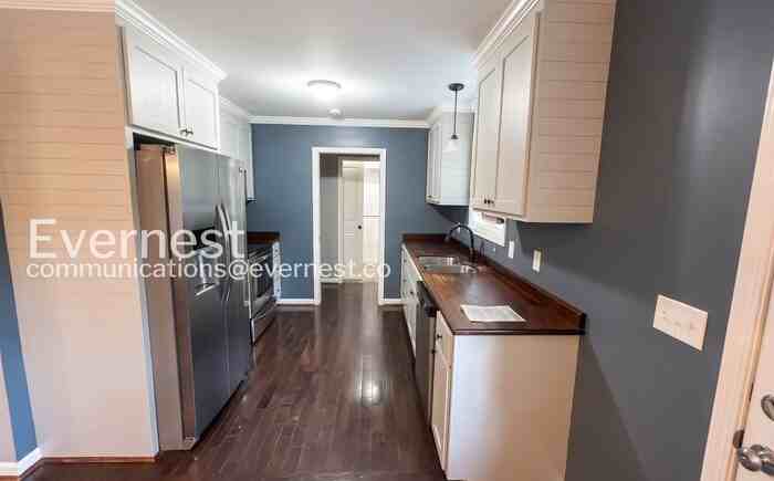 5520 Desoto Cir - Photo 3 of 26