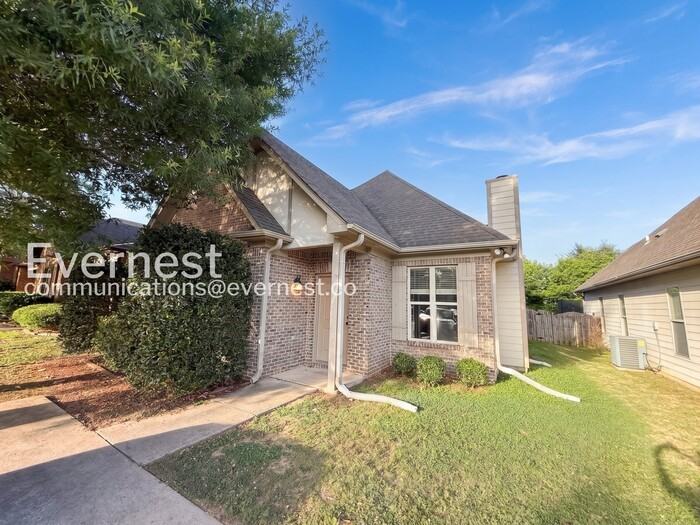 1136 Washington Dr