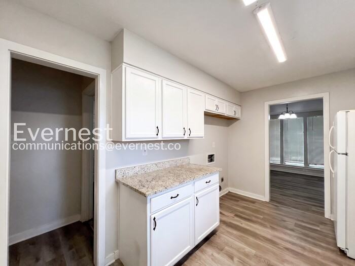 3743 Oak Lake Ln - Photo 4 of 24