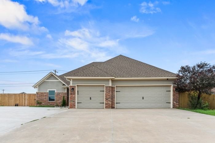 1200 Ridgeway Dr - Photo 2 of 27
