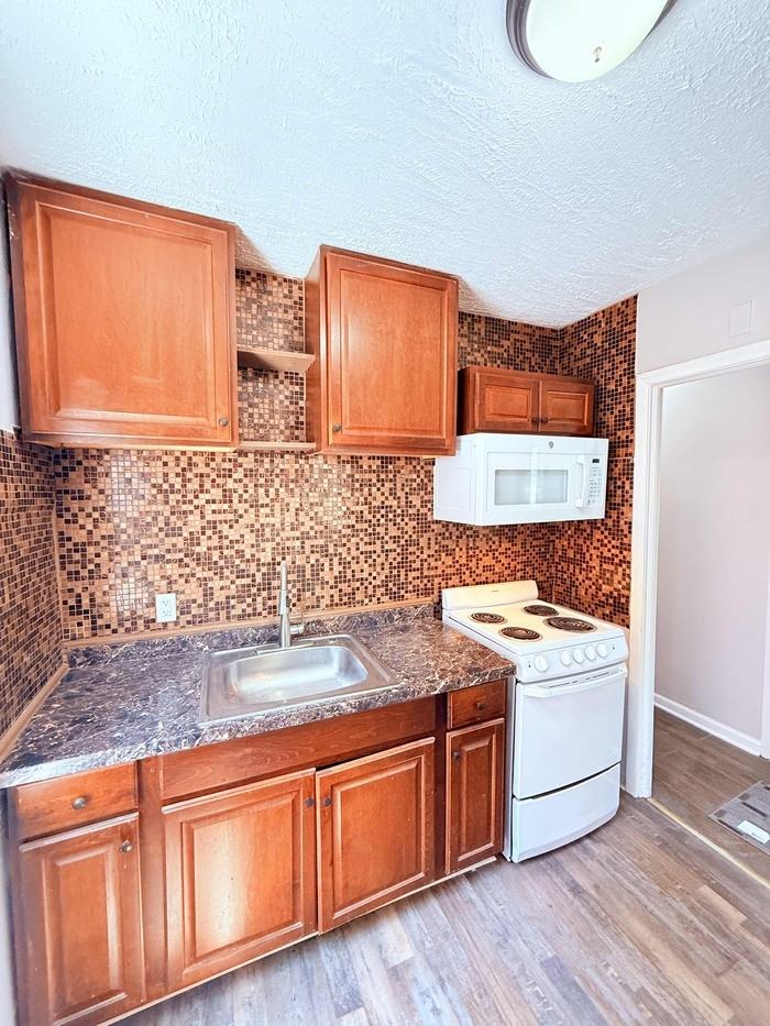 7411 Stout St - Photo 4 of 38