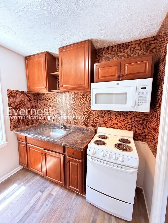 7411 Stout St - Photo 5 of 38