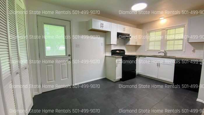 605 Hill St - Photo 4 of 16