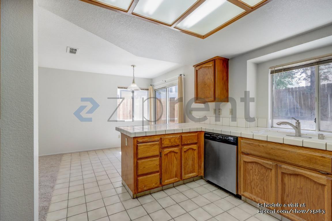 8633 Northam Dr - Photo 5 of 19