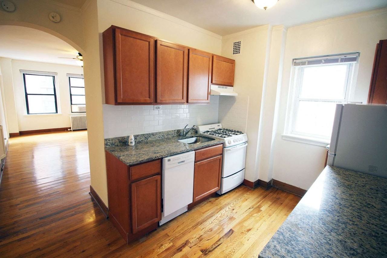 West Elm St. & State St #1603 - Photo 2 of 10