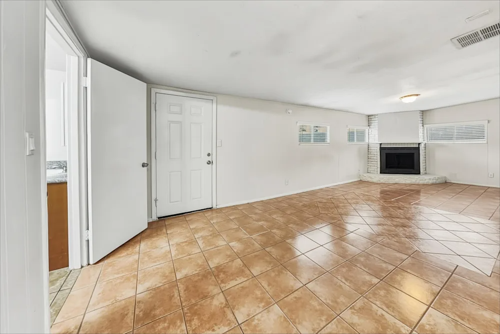 448 S Stewart #NA - Photo 4 of 14
