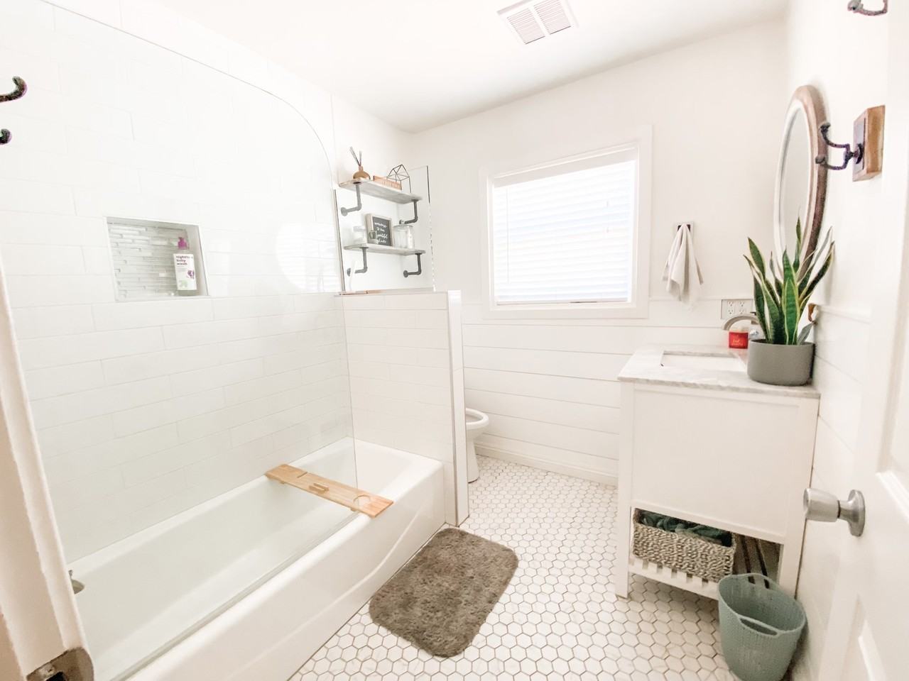 2155 N Orange St #NA - Photo 5 of 8