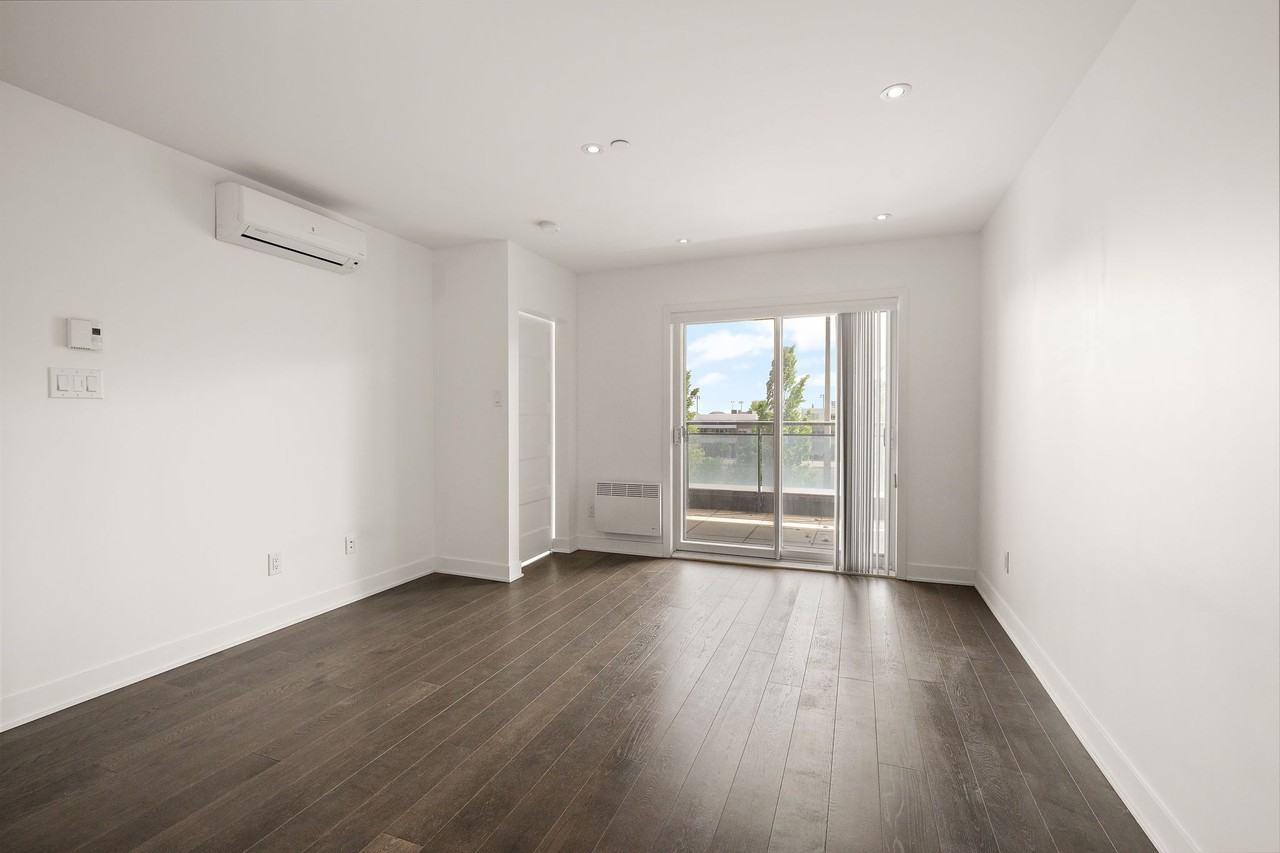 1400 Rue Lucien-Paiement #303 - Photo 2 of 12