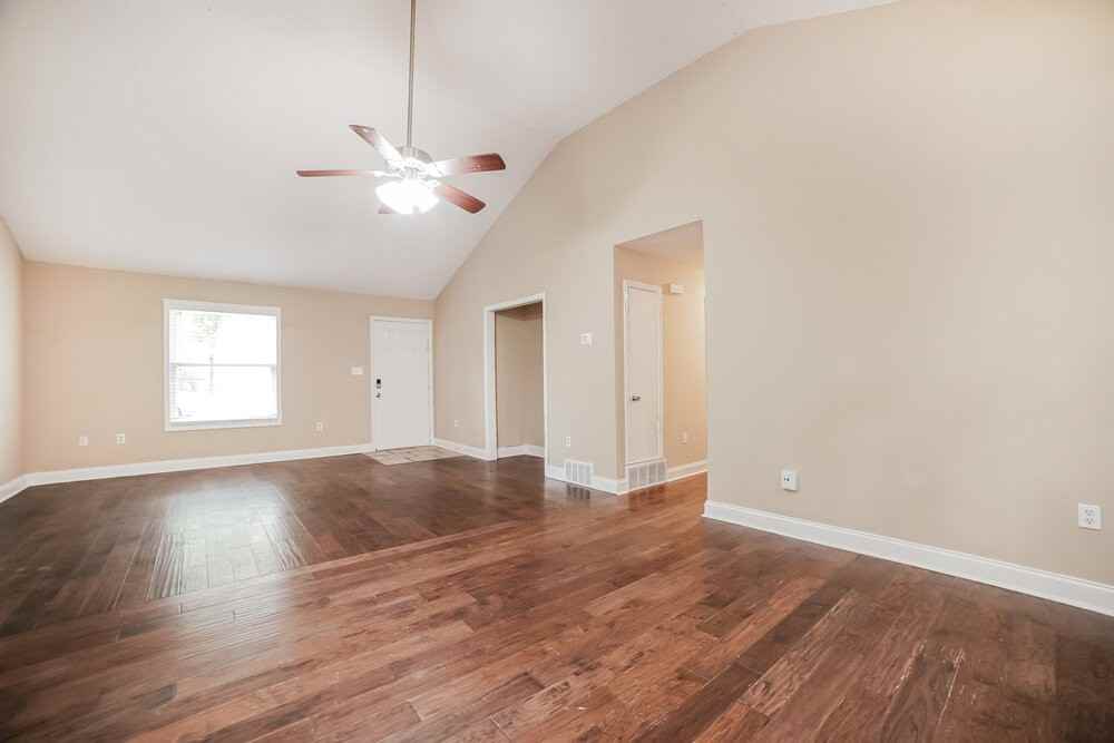 732 Charter Oak Dr - Photo 3 of 16