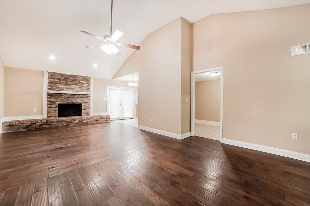 732 Charter Oak Dr - Photo 4 of 16