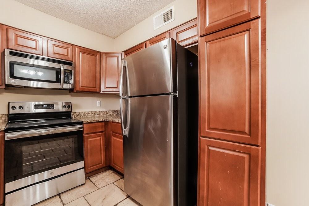732 Charter Oak Dr - Photo 5 of 16