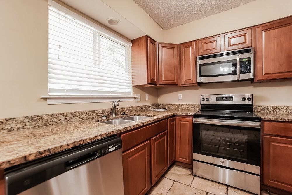 732 Charter Oak Dr - Photo 6 of 16