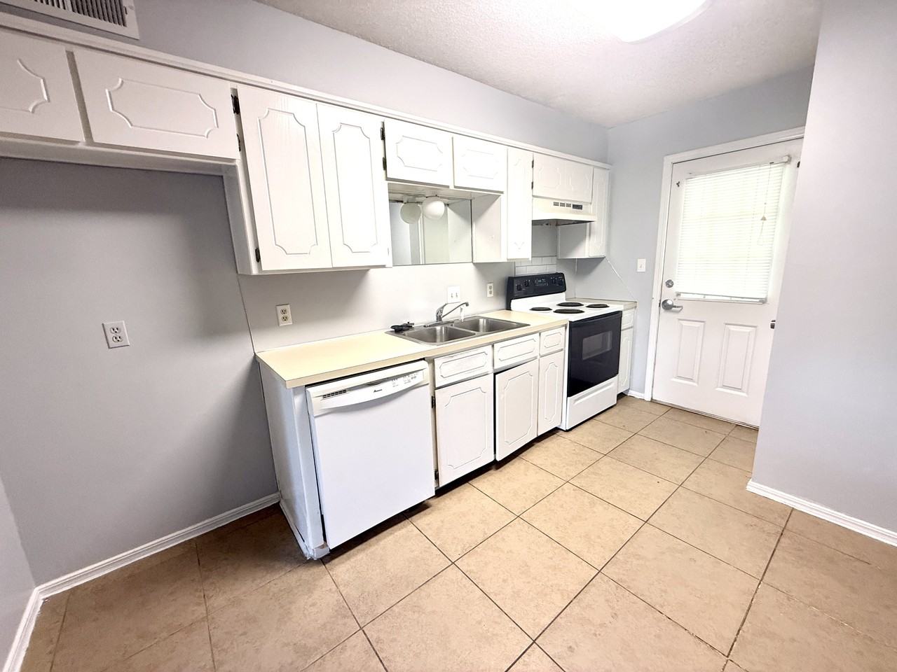 2206 Shenandoah Dr #1 - Photo 4 of 24