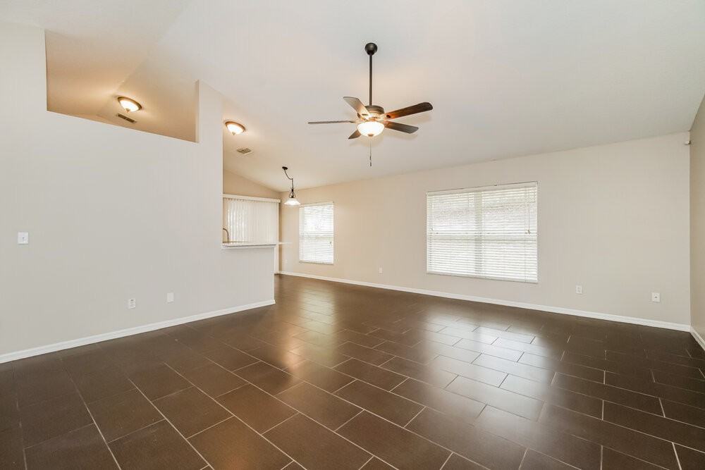 605 Cherry Laurel St - Photo 4 of 16