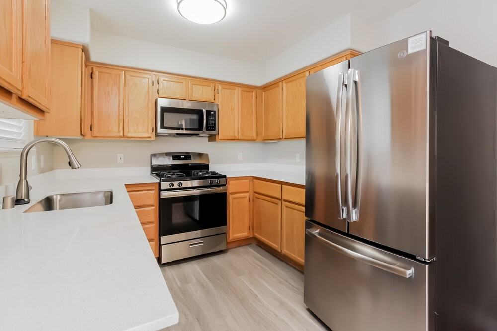 7332 Backstretch Ave - Photo 7 of 15