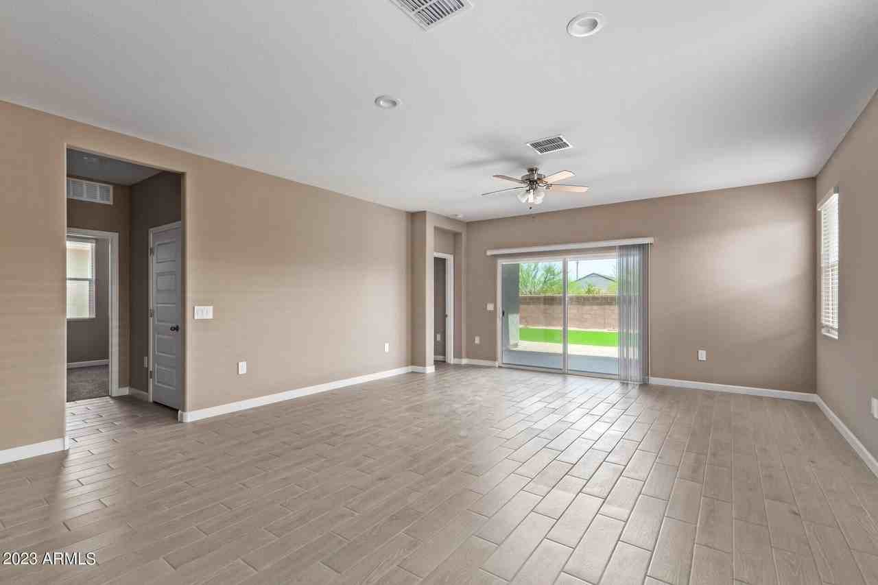 36501 N Senepol St - Photo 7 of 35