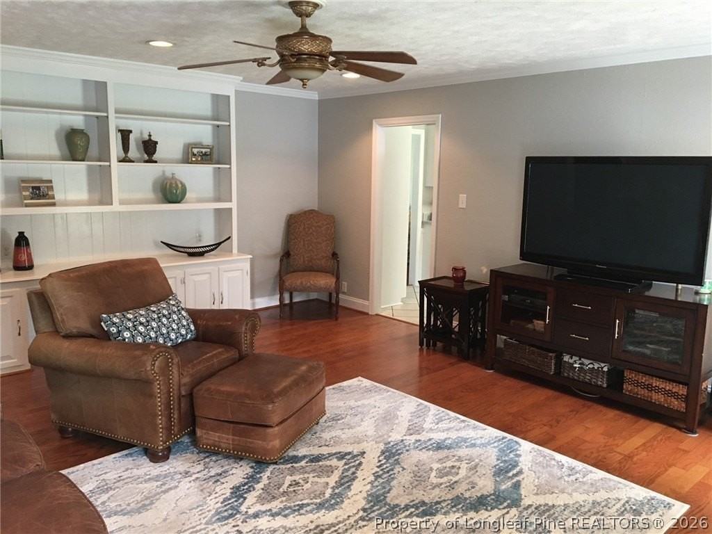 309 Thorncliff Dr - Photo 2 of 13