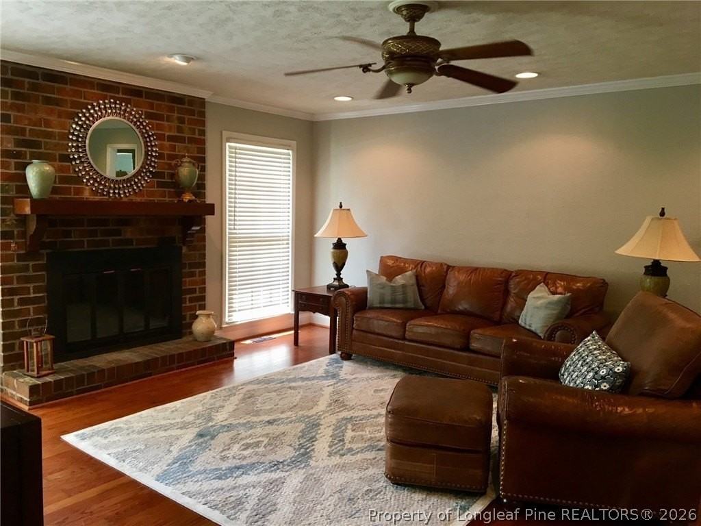 309 Thorncliff Dr - Photo 3 of 13