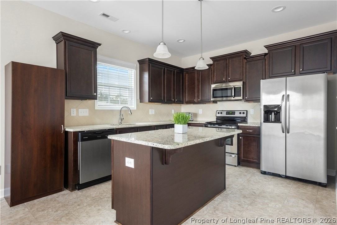 820 Leah St - Photo 3 of 27