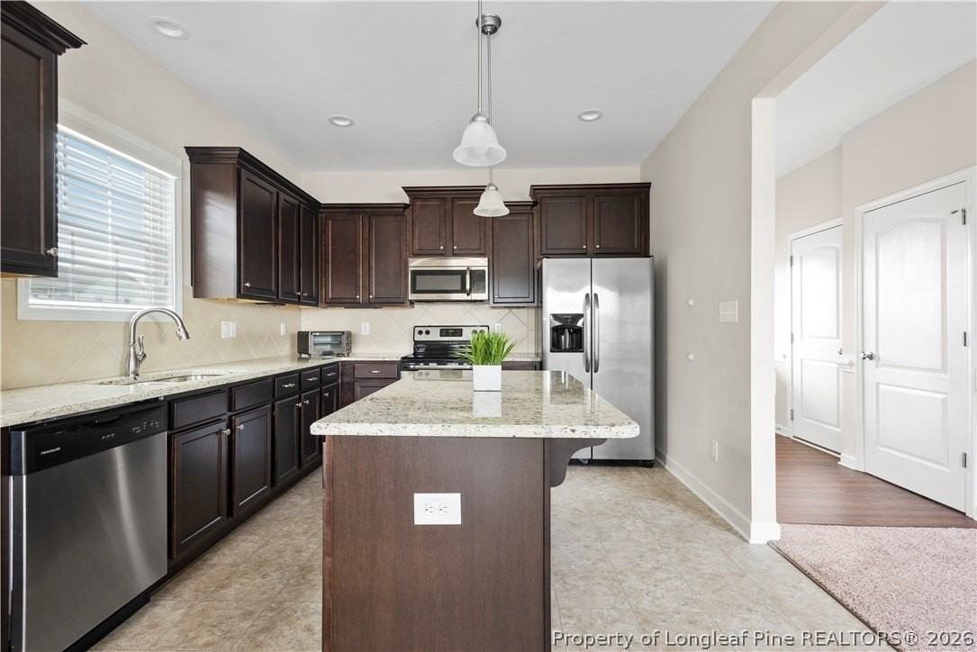 820 Leah St - Photo 6 of 27