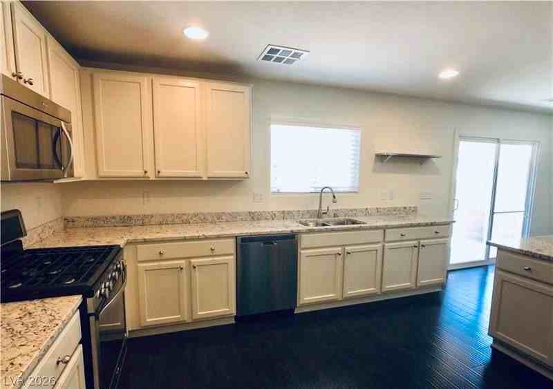 10633 Upper Laurel St - Photo 3 of 25