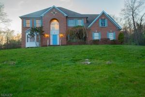 featured image of 4 Lewis Hollow Rd