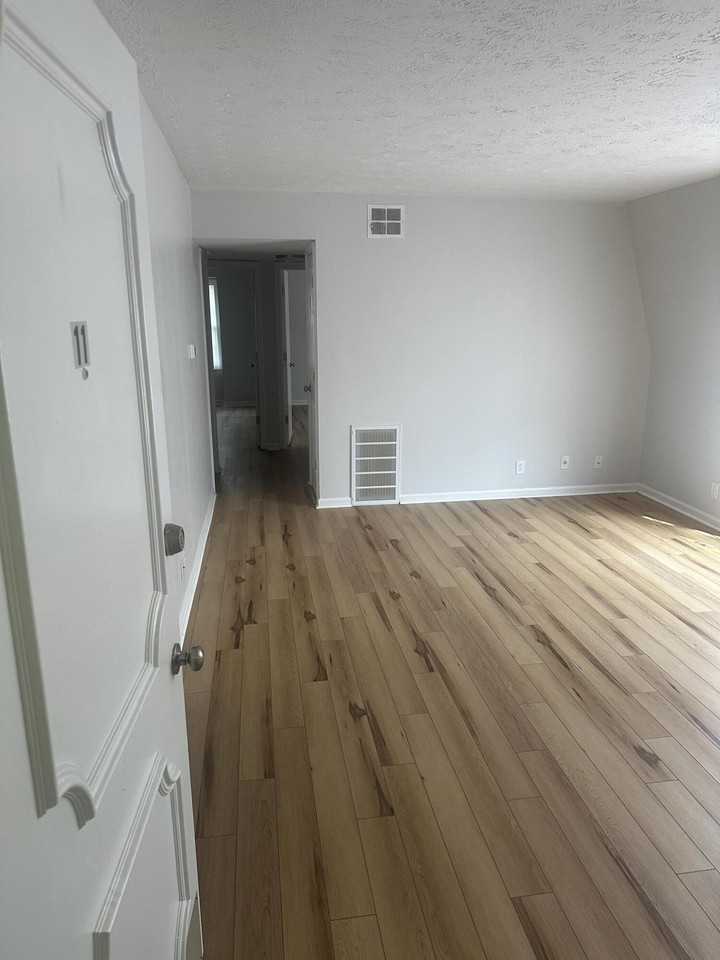 904 Plaza Dr #11 - Photo 2 of 33