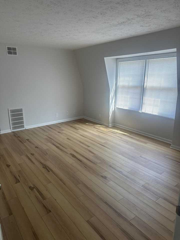 904 Plaza Dr #11 - Photo 3 of 33