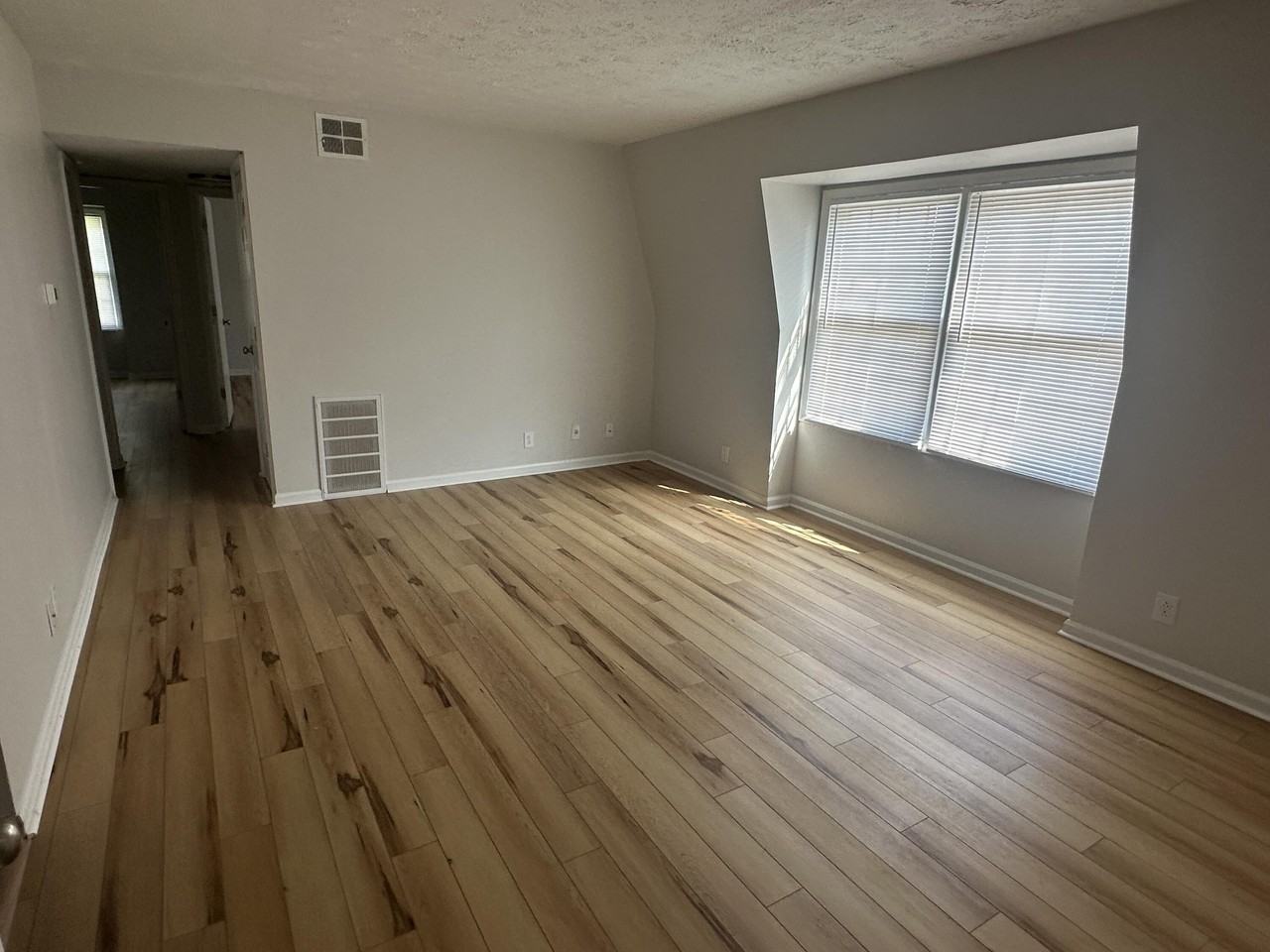 904 Plaza Dr #11 - Photo 4 of 33