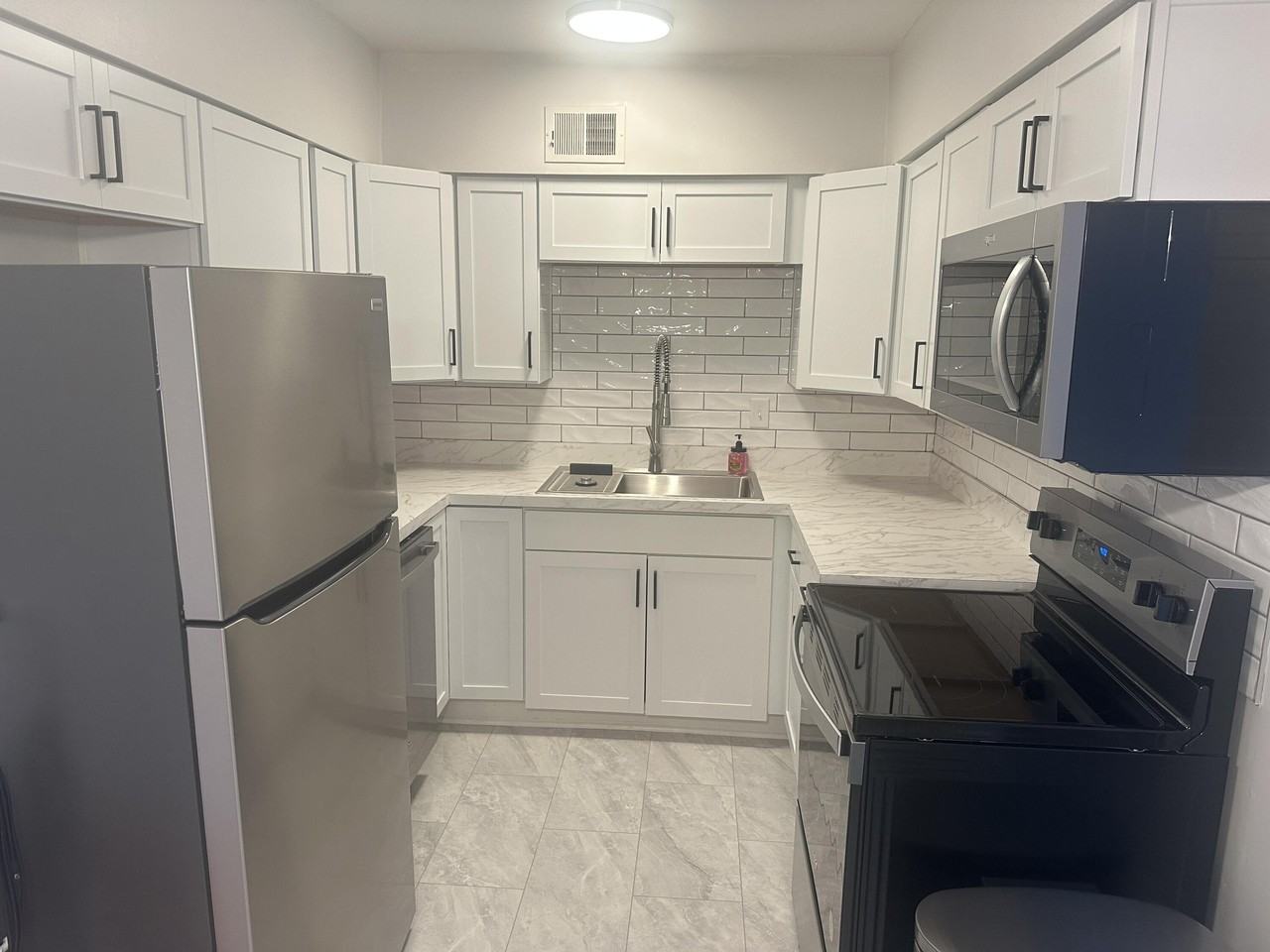 904 Plaza Dr #11 - Photo 6 of 33