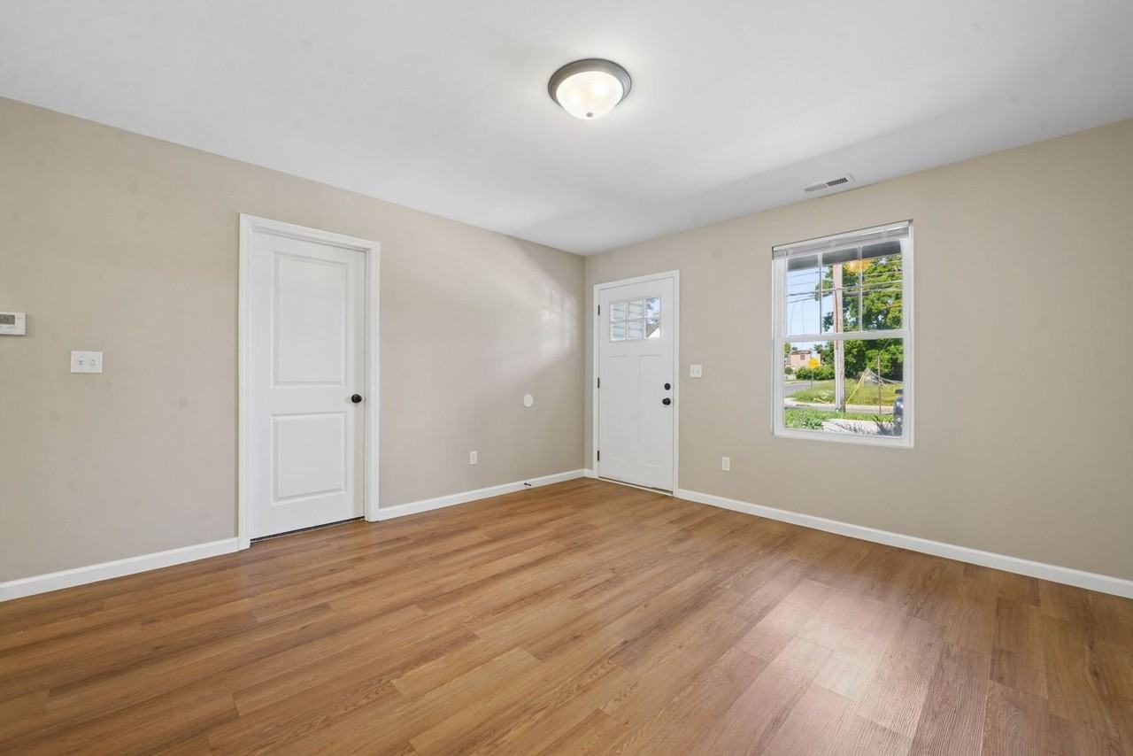 1282 Lockbourne Rd #B - Photo 2 of 17