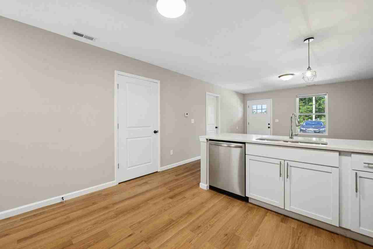 1282 Lockbourne Rd #B - Photo 4 of 17