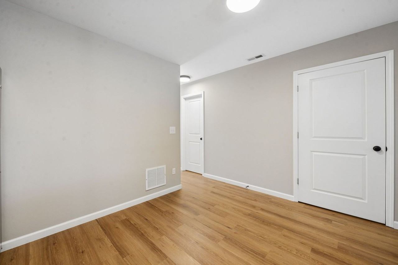 1282 Lockbourne Rd #B - Photo 5 of 17