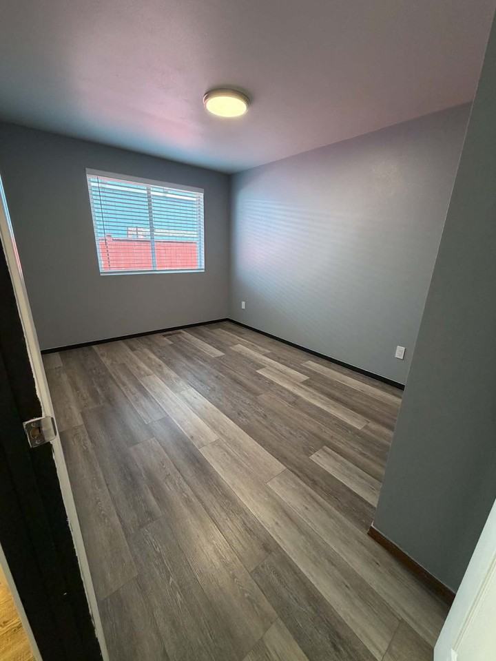 16651 Greenleaf Ave Se #1 - Photo 6 of 18