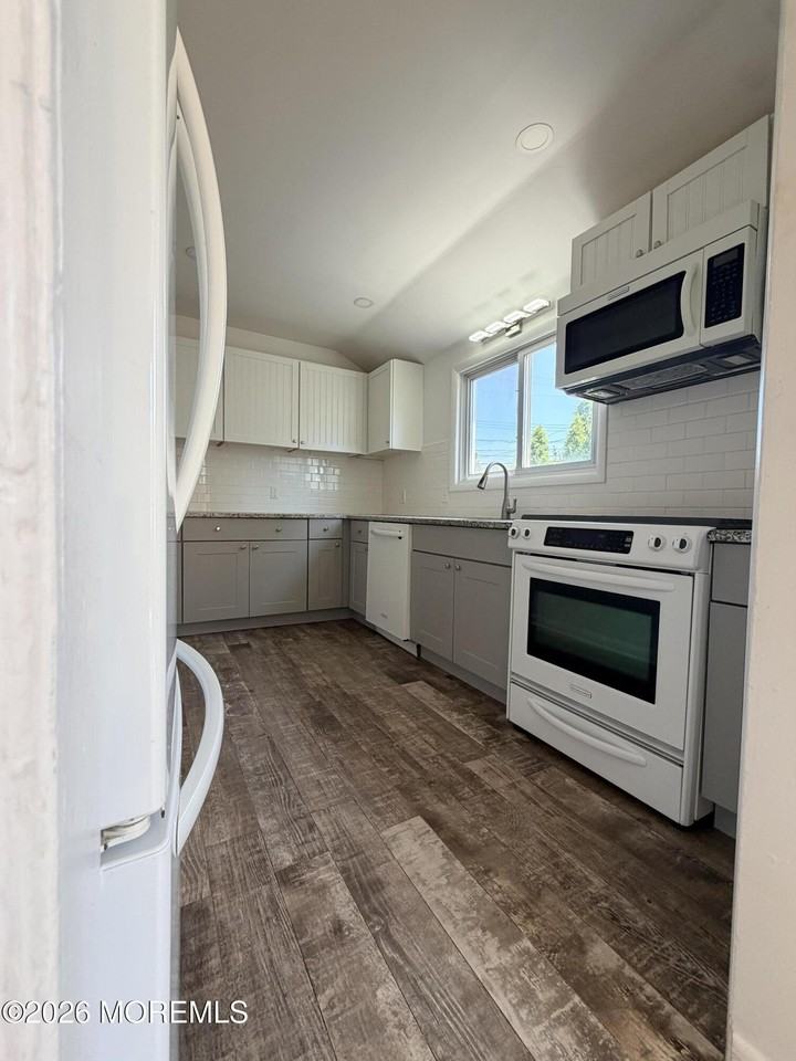 44 Norwood Ave - Photo 7 of 20