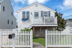 featured image of 301 W Kupper Drive