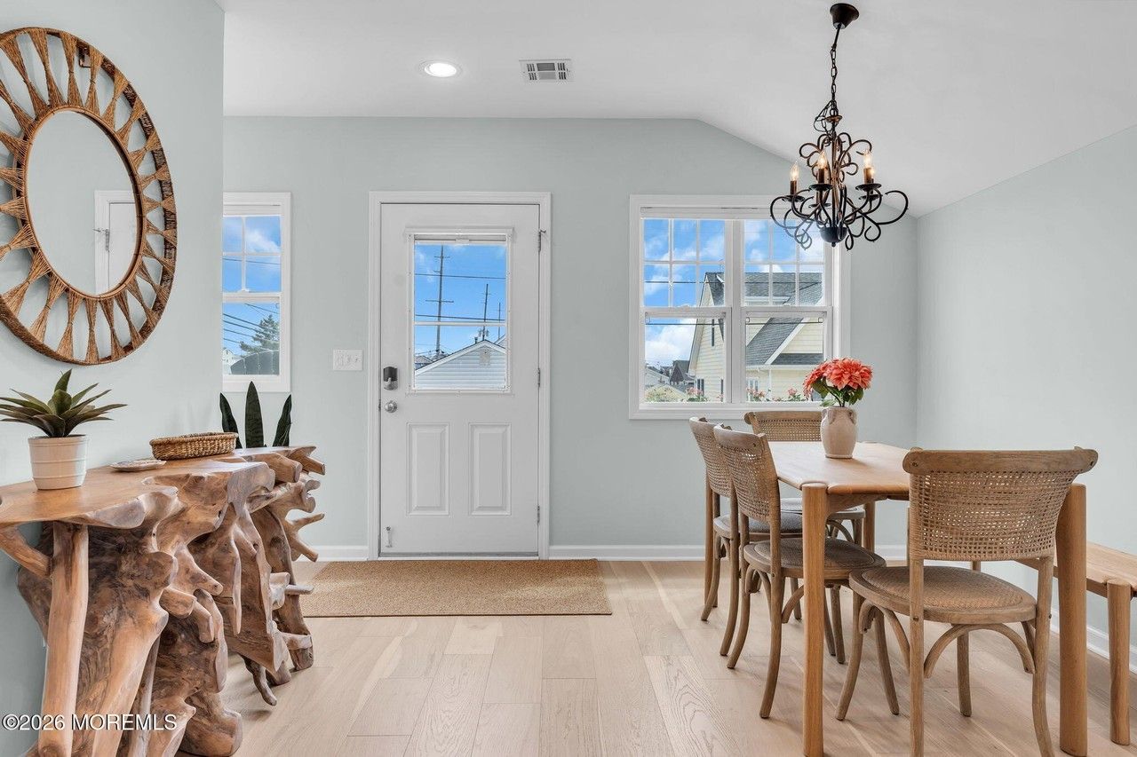 301 W Kupper Drive - Photo 4 of 42