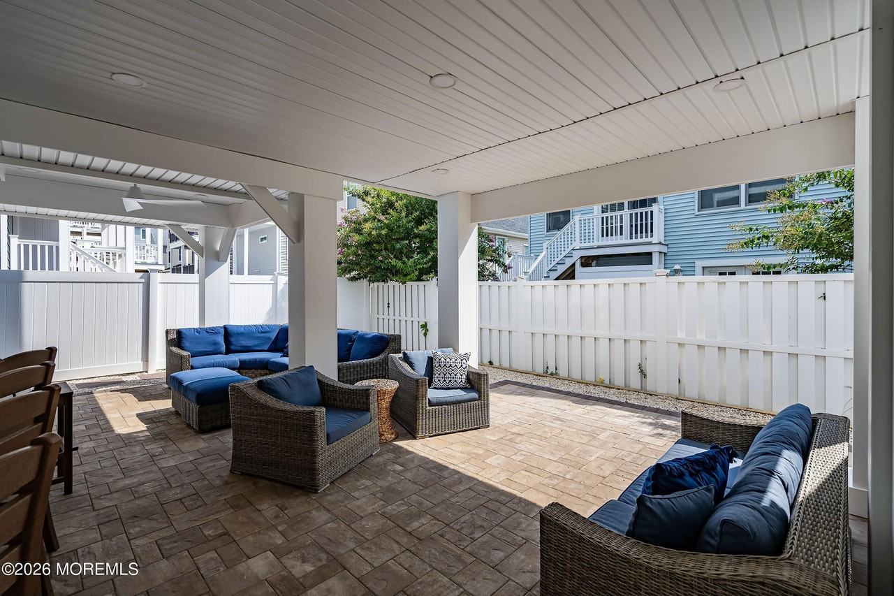 53 Fort Ave - Photo 3 of 50