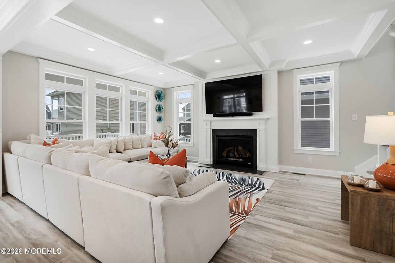 53 Fort Ave - Photo 4 of 50