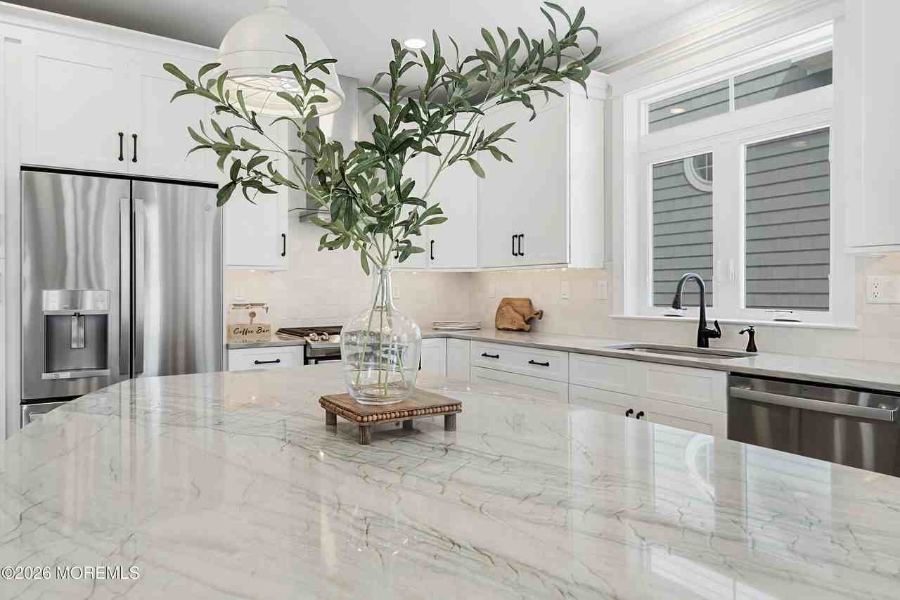 53 Fort Ave - Photo 7 of 50