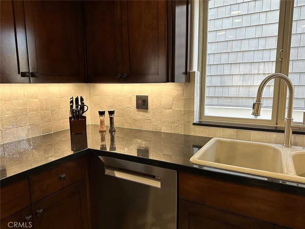 610 Orchid Ave #1-2 - Photo 3 of 19