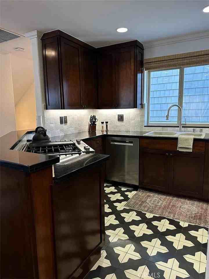 610 Orchid Ave #1-2 - Photo 7 of 19