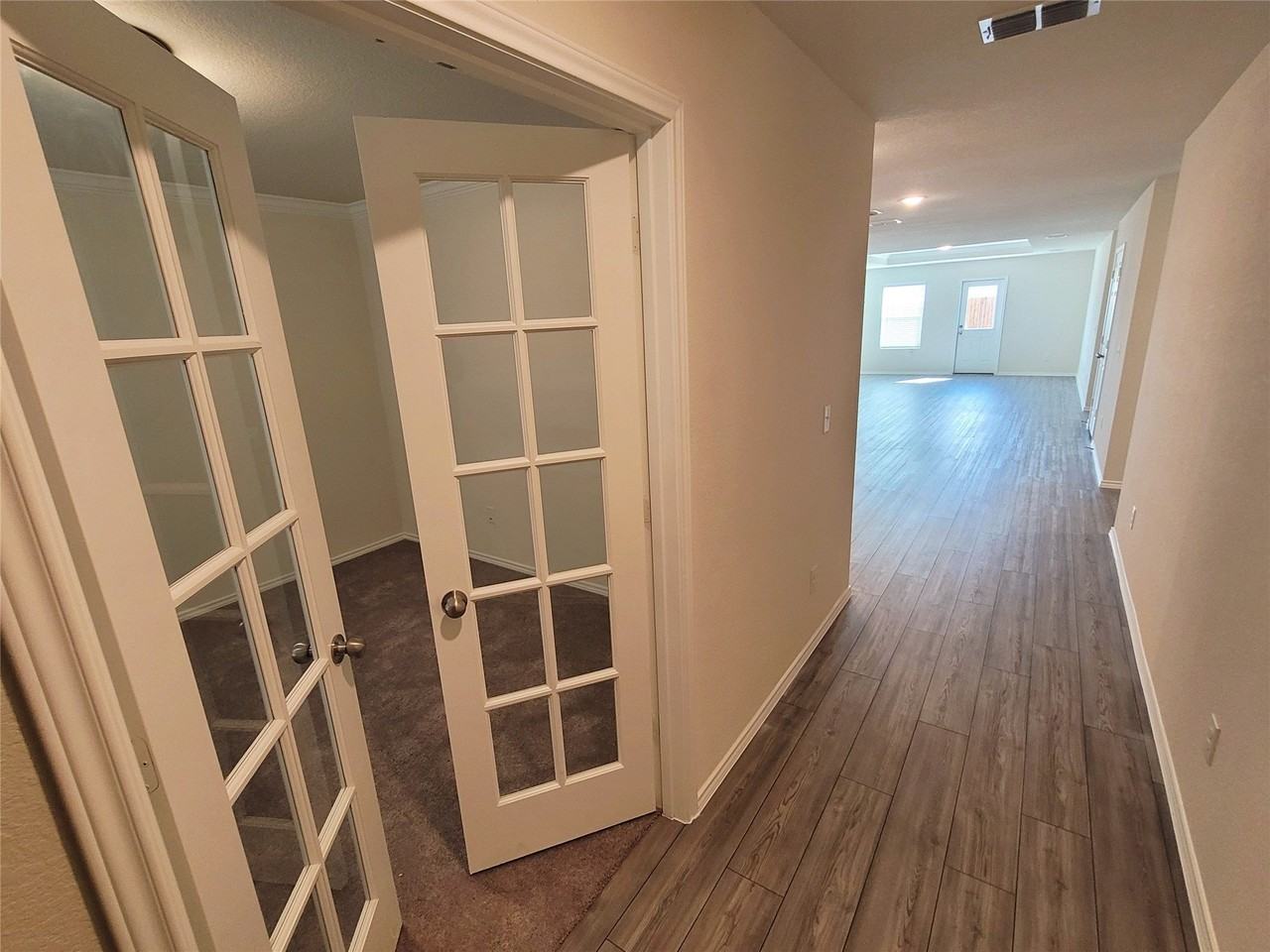 1049 Knightly Ln - Photo 2 of 19