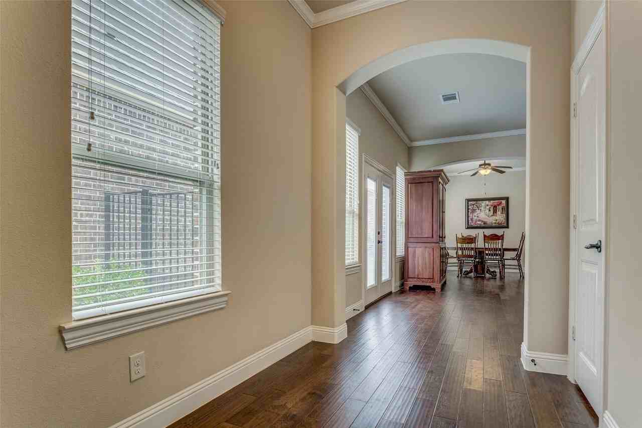 1400 Lauren Creek Ln - Photo 4 of 38