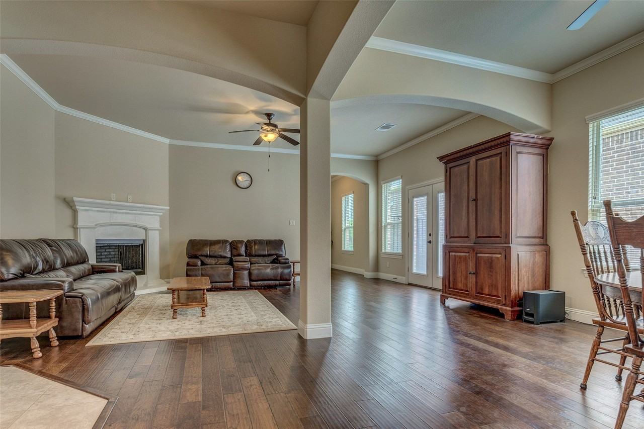 1400 Lauren Creek Ln - Photo 5 of 38